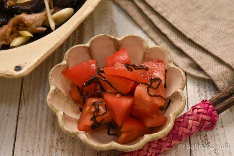 トマトと塩昆布のピリ辛和え